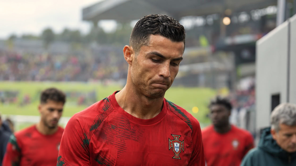 Cristiano Ronaldo suspendu 30 jours : il a quitté sans autorisation le stage de la sélection