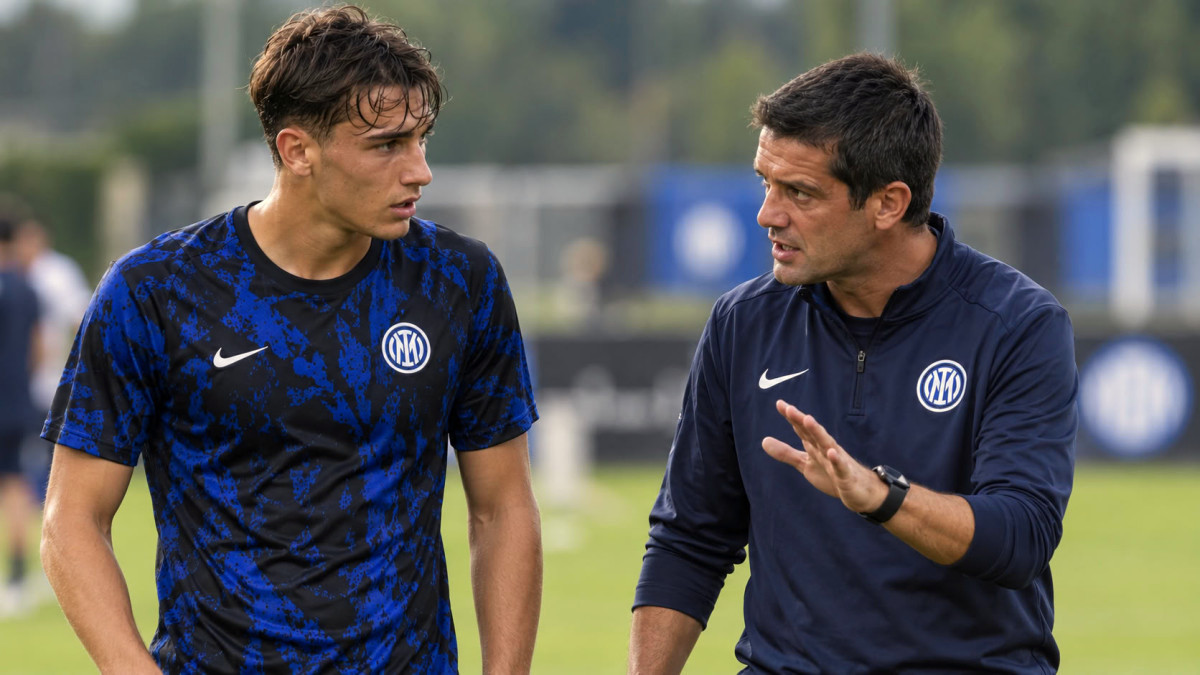» C’est mon idole, un vrai capitaine » : il encense Esposito et met Chivu en garde