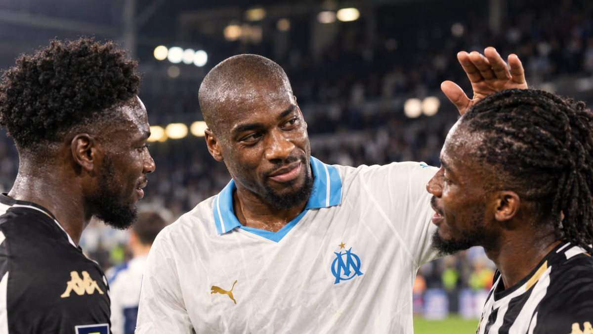 Kondogbia salue Kamissoko et Nnadi après le match contre Angers