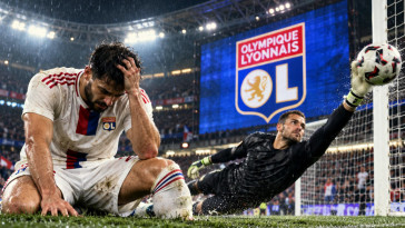 Lyon malmené toute la soirée : Kramaric décisif, Baumann infranchissable