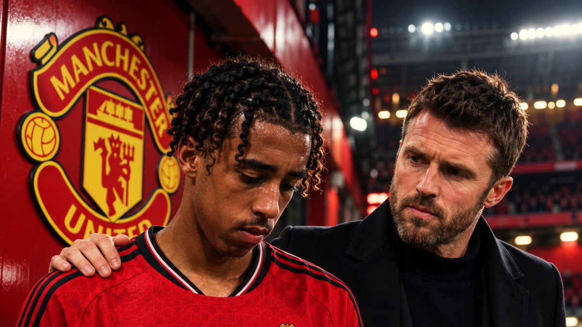 Manchester United : Michael Carrick prend la défense de Leny Yoro après son erreur
